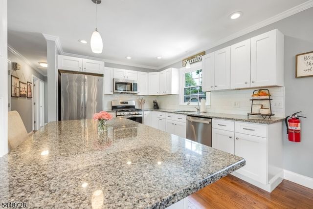 4 Huron Ave, Parsippany-troy Hills Twp., NJ 07034