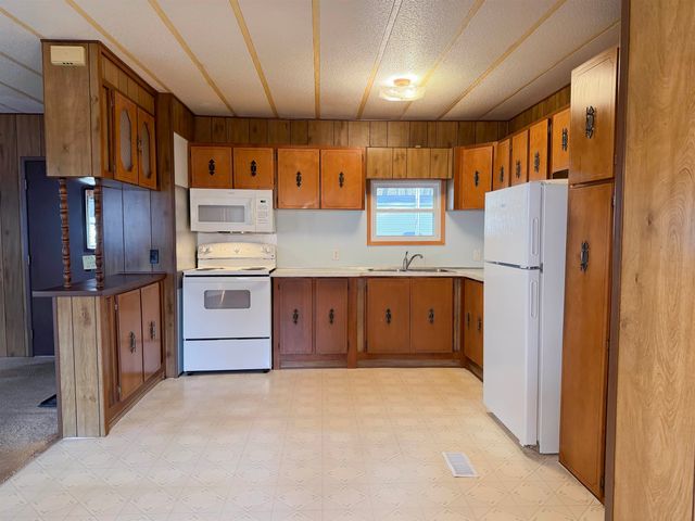 807 Nottingham Drive, Exeter, NH 03833