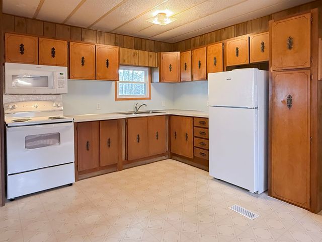 807 Nottingham Drive, Exeter, NH 03833