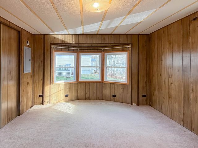 807 Nottingham Drive, Exeter, NH 03833