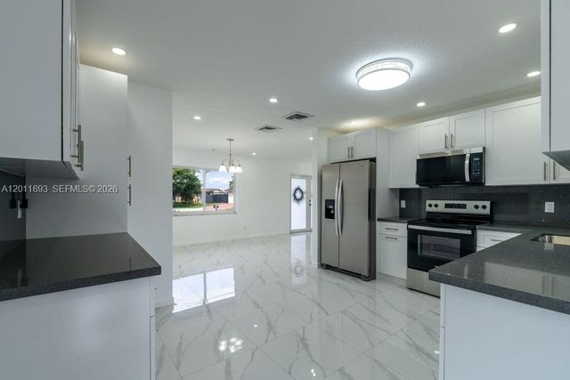 510 NW 97th Ter, Pembroke Pines, FL 33024