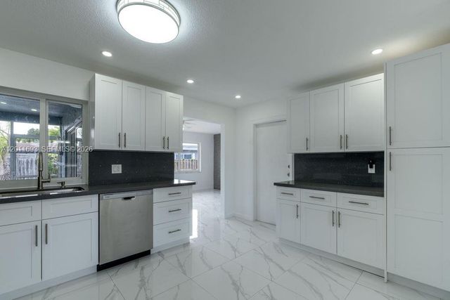 510 NW 97th Ter, Pembroke Pines, FL 33024