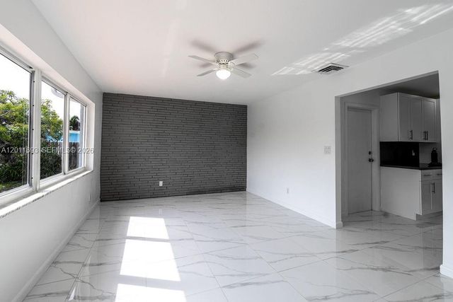 510 NW 97th Ter, Pembroke Pines, FL 33024