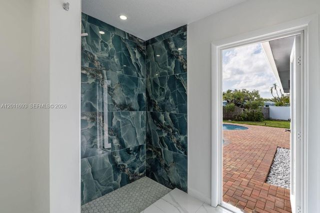 510 NW 97th Ter, Pembroke Pines, FL 33024