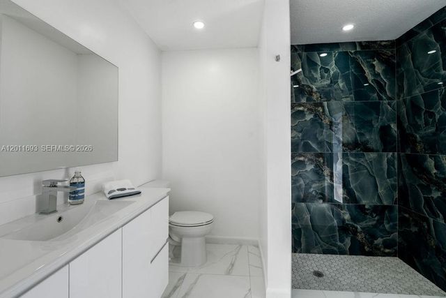 510 NW 97th Ter, Pembroke Pines, FL 33024