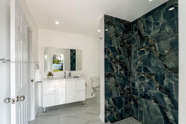 510 NW 97th Ter, Pembroke Pines, FL 33024