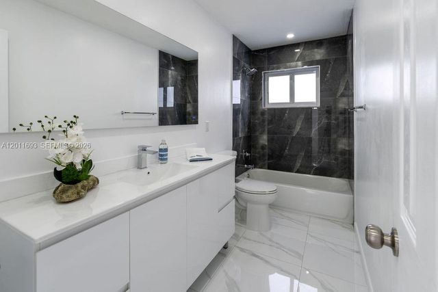 510 NW 97th Ter, Pembroke Pines, FL 33024