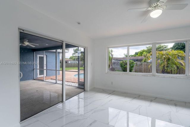 510 NW 97th Ter, Pembroke Pines, FL 33024