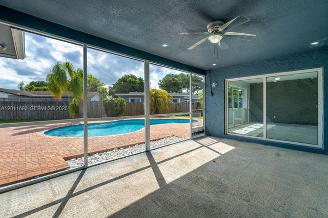 510 NW 97th Ter, Pembroke Pines, FL 33024