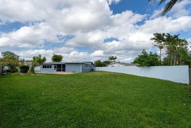 510 NW 97th Ter, Pembroke Pines, FL 33024