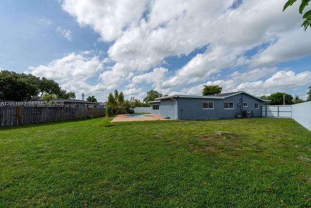 510 NW 97th Ter, Pembroke Pines, FL 33024