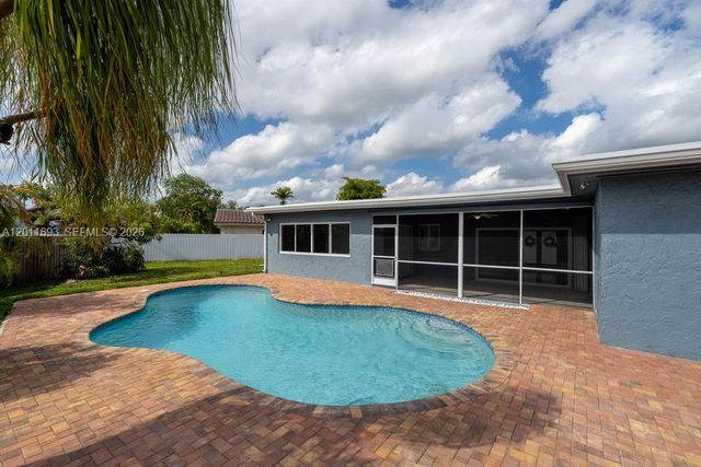 510 NW 97th Ter, Pembroke Pines, FL 33024