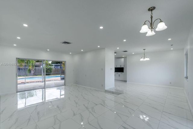 510 NW 97th Ter, Pembroke Pines, FL 33024