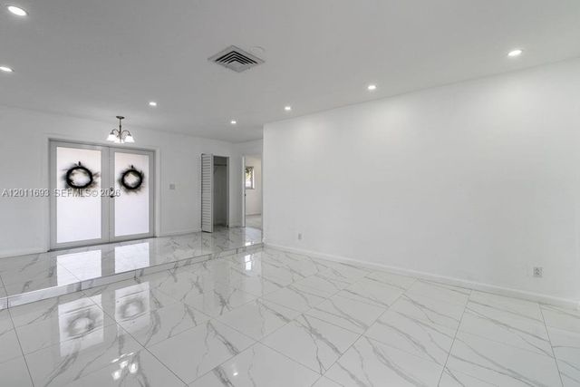 510 NW 97th Ter, Pembroke Pines, FL 33024