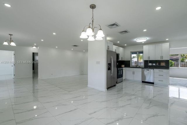 510 NW 97th Ter, Pembroke Pines, FL 33024