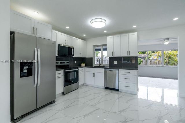 510 NW 97th Ter, Pembroke Pines, FL 33024
