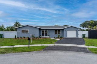 510 NW 97th Ter, Pembroke Pines, FL 33024