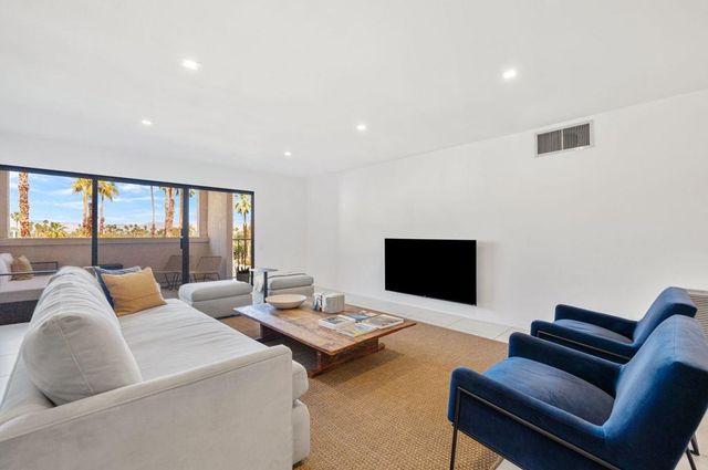 2696 S Sierra Madre F14, Palm Springs, CA 92264