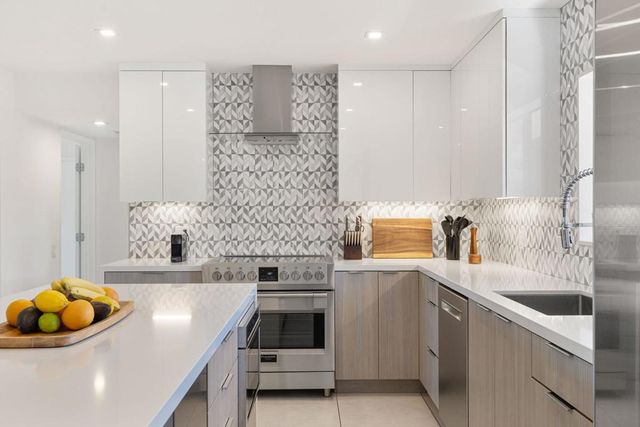 2696 S Sierra Madre F14, Palm Springs, CA 92264