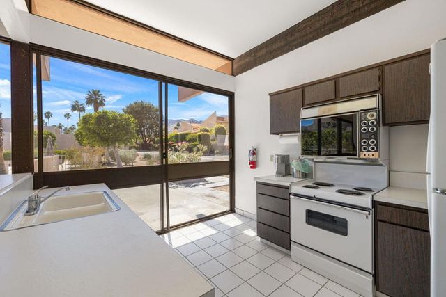 2696 S Sierra Madre F14, Palm Springs, CA 92264