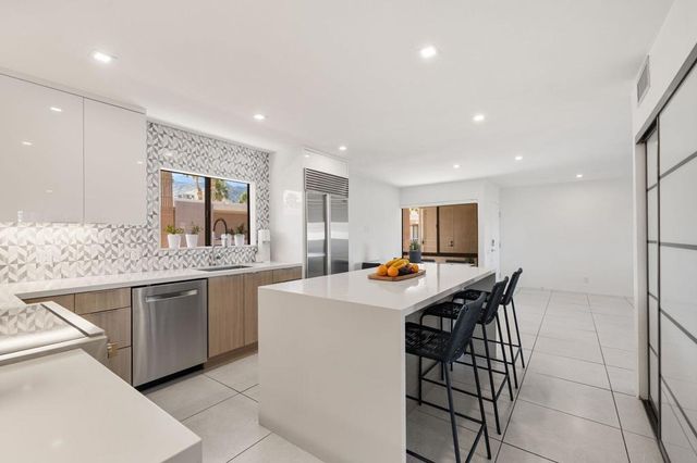 2696 S Sierra Madre F14, Palm Springs, CA 92264