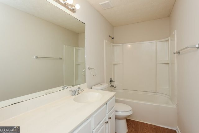 3200 Cooper Woods Drive, Loganville, GA 30052