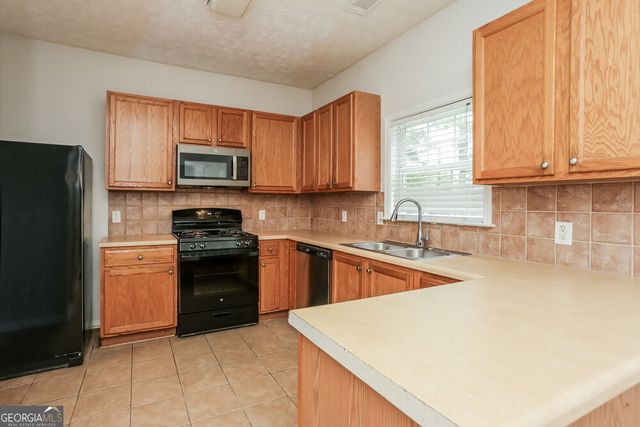 3200 Cooper Woods Drive, Loganville, GA 30052