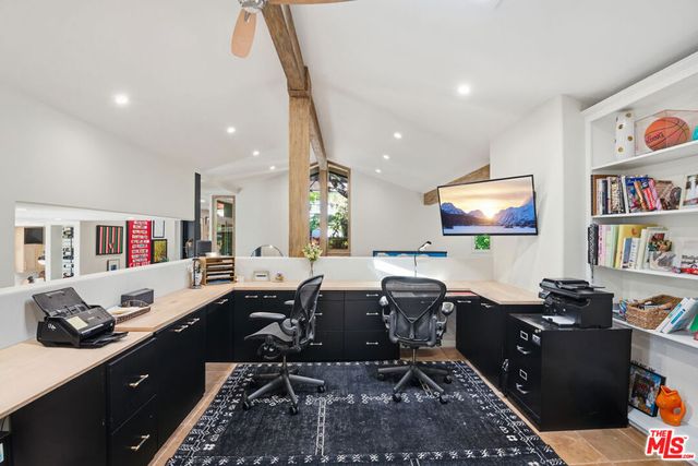 16820 Oak View Drive, Encino, CA 91436