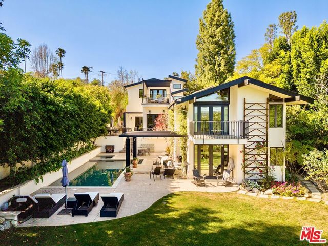 16820 Oak View Drive, Encino, CA 91436