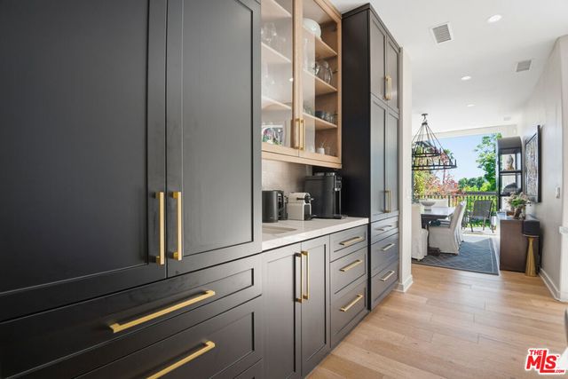 16820 Oak View Drive, Encino, CA 91436