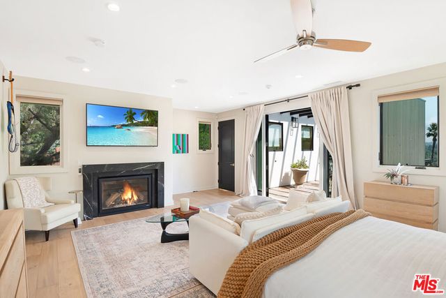 16820 Oak View Drive, Encino, CA 91436