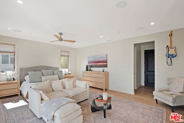 16820 Oak View Drive, Encino, CA 91436