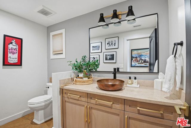 16820 Oak View Drive, Encino, CA 91436
