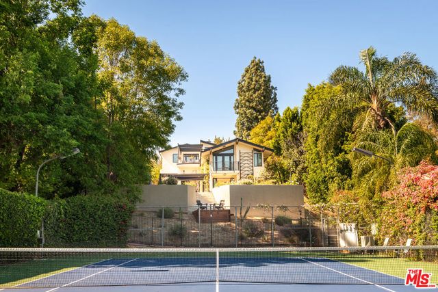 16820 Oak View Drive, Encino, CA 91436