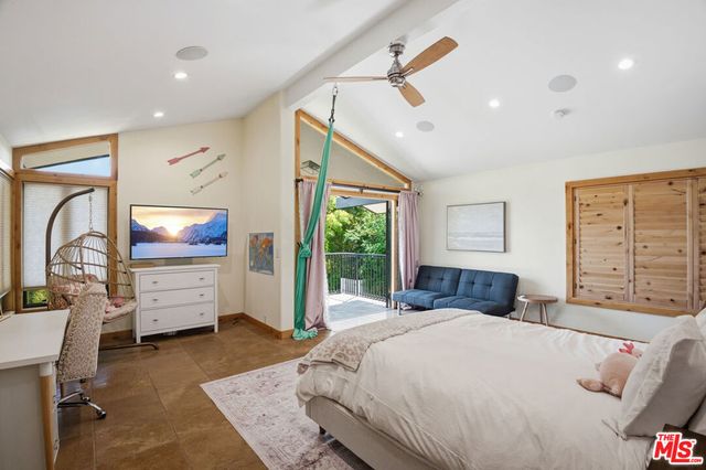 16820 Oak View Drive, Encino, CA 91436