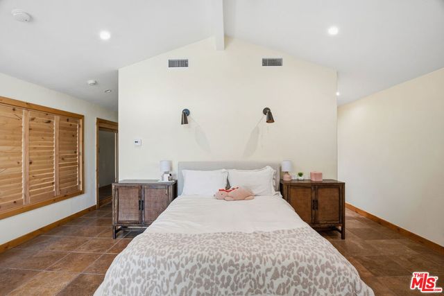 16820 Oak View Drive, Encino, CA 91436