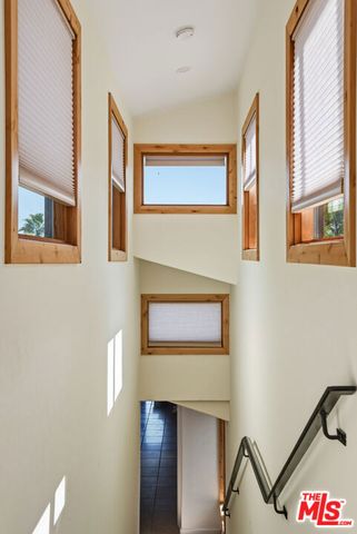 16820 Oak View Drive, Encino, CA 91436
