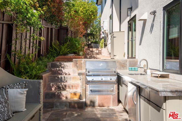 16820 Oak View Drive, Encino, CA 91436