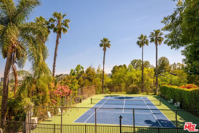 16820 Oak View Drive, Encino, CA 91436