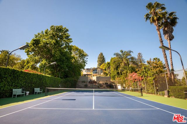 16820 Oak View Drive, Encino, CA 91436