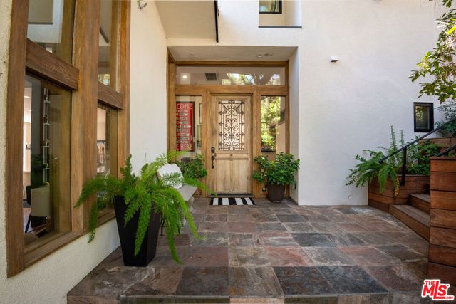 16820 Oak View Drive, Encino, CA 91436
