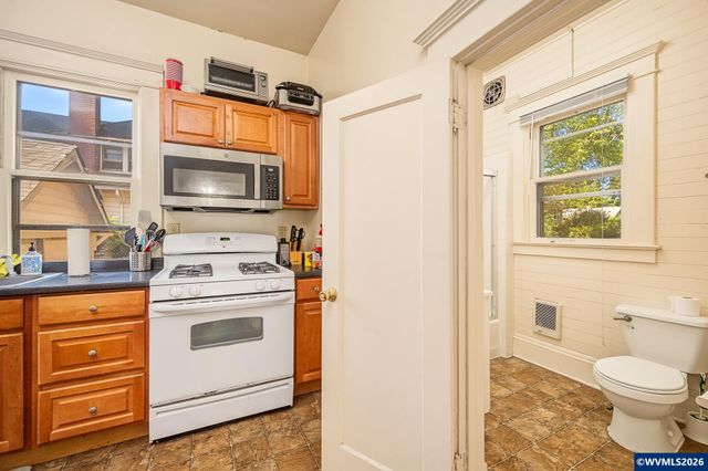 660 NW Van Buren Av, Corvallis, OR 97330