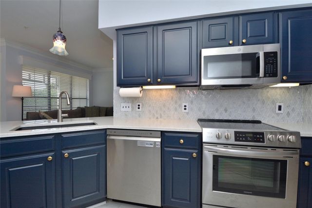 7701 RIALTO BLVD 124, Austin, TX 78735