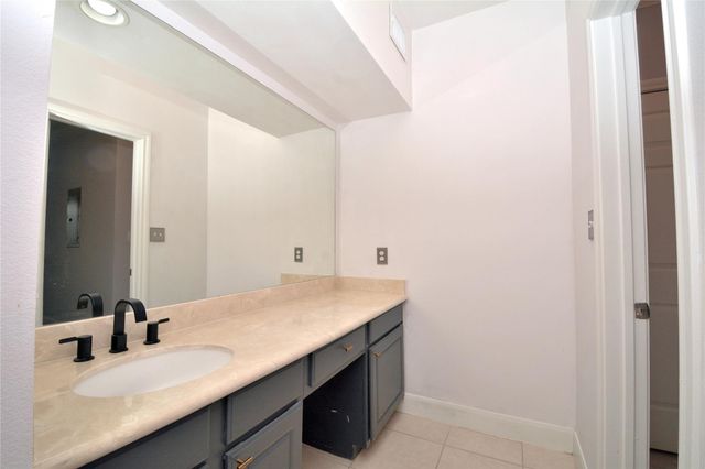 7701 RIALTO BLVD 124, Austin, TX 78735