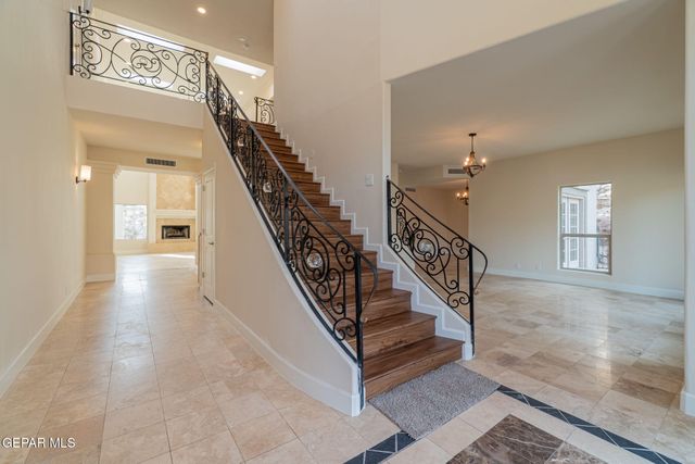 409 MESILLA VISTA Lane, El Paso, TX 79912
