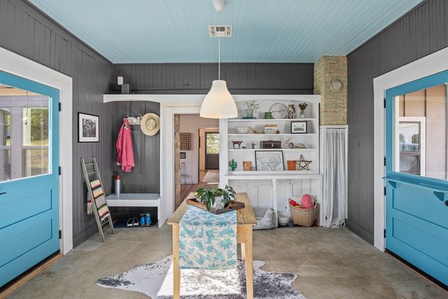 684 Stoneleigh Rd, Center Point, TX 78010