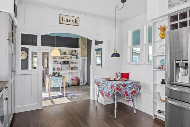 684 Stoneleigh Rd, Center Point, TX 78010