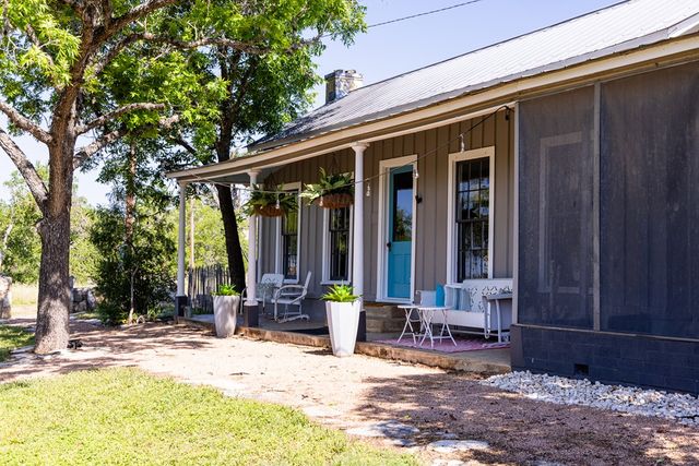 684 Stoneleigh Rd, Center Point, TX 78010