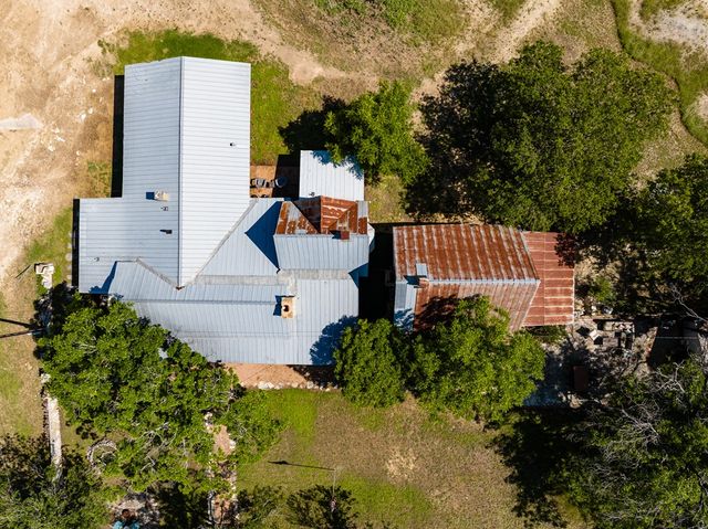 684 Stoneleigh Rd, Center Point, TX 78010