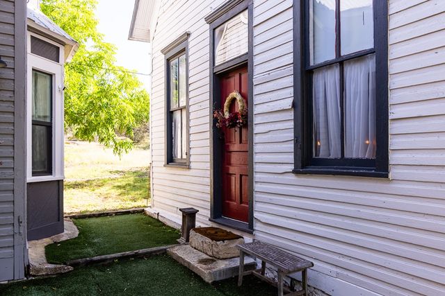 684 Stoneleigh Rd, Center Point, TX 78010